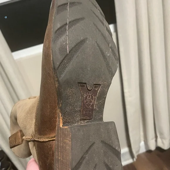 Ariat Brown Cowboy Western Boots with Square Toe
11EE - Picture 15 of 15